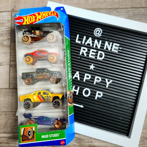 Hot Wheels Mud Studs 5 Pack - Picture 1 of 5